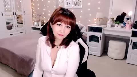 AdeleMoran online show from August 3, 6:11 pm