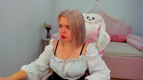 AdeleRavelle online show from July 14, 5:01 am