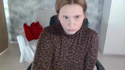 adelinalawson online show from April 17, 8:39 am