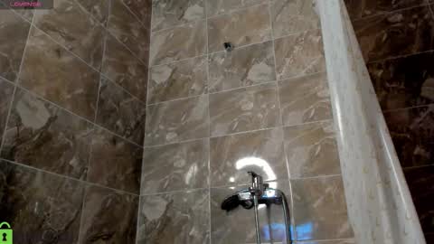 Snapshot of adeline_perle chatting on October 23, 1:16 am Adeline Perle online show from October 23, 1:16 am