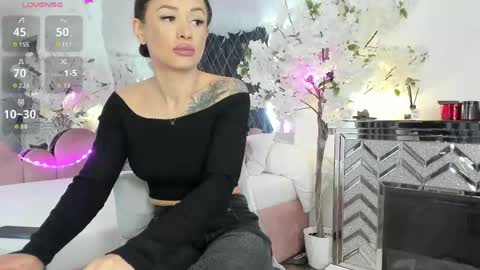 Adona online show from April 23, 5:30 am