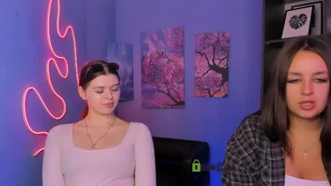 Snapshot of adri_sky chatting on July 31, 3:44 pm adri_sky online show from July 31, 3:44 pm