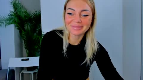 Adriana online show from April 5, 6:32 am