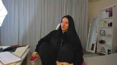 Snapshot of adrianacult chatting on February 19, 6:53 am Adriana online show from February 19, 6:53 am