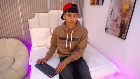 adrianstark_ online show from May 18, 12:11 pm