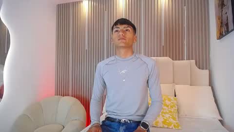 adrianstark_ online show from May 19, 12:11 pm