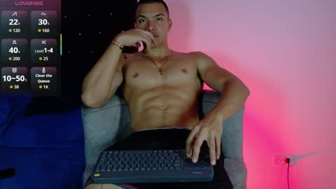 adriel_escalante online show from April 3, 2:20 am
