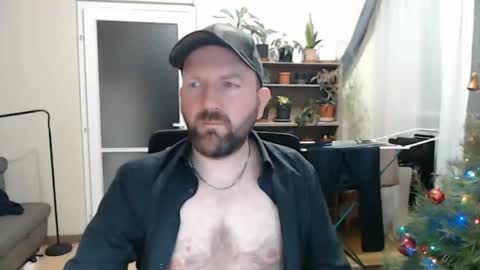 Snapshot of adultwebcamdatabase chatting on December 21, 10:28 pm Felix84 online show from December 21, 10:28 pm