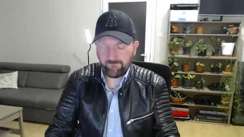 Snapshot of adultwebcamdatabase chatting on February 1, 7:34 pm Felix84 online show from February 1, 7:34 pm