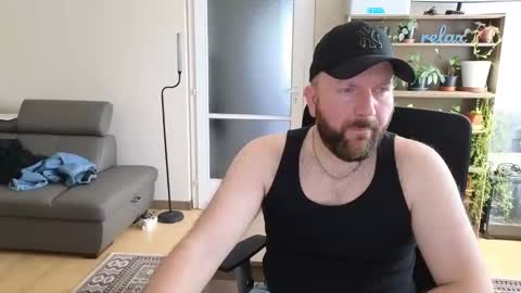 Snapshot of adultwebcamdatabase chatting on February 24, 8:23 am Felix84 online show from February 24, 8:23 am