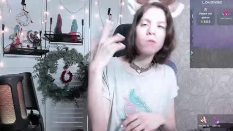 Snapshot of aesthetic_being chatting on December 20, 7:37 am Tiana online show from December 20, 7:37 am