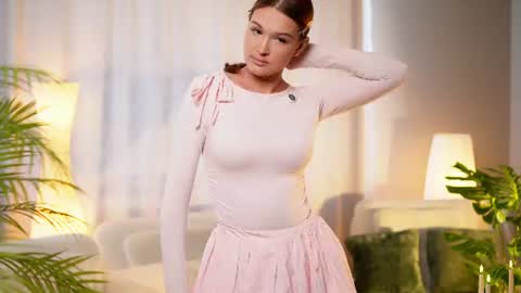 Hi Im Eva online show from June 26, 11:36 am
