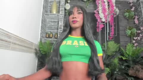 Snapshot of afrikan_diva chatting on June 2, 12:51 pm afrikan_diva online show from June 2, 12:51 pm