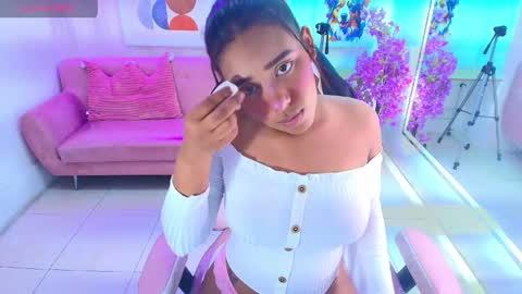afrodita_loren online show from May 23, 3:45 am