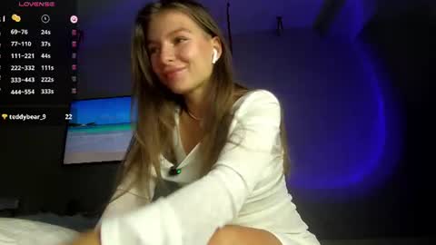 afterdarkartist online show from July 25, 2:20 am