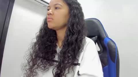 Snapshot of agata18_ chatting on January 15, 12:32 pm A G A T A online show from January 15, 12:32 pm