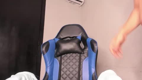 Snapshot of agata18_ chatting on February 13, 1:18 pm A G A T A online show from February 13, 1:18 pm