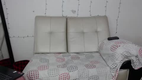 independent model online show from January 7, 5:43 am