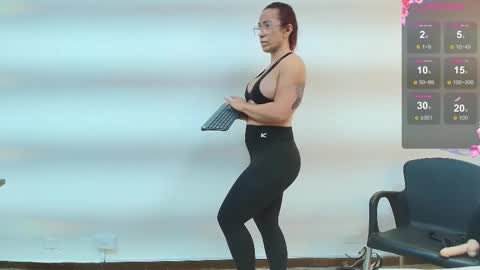Snapshot of agatha_fit chatting on December 18, 1:11 am AGATHA online show from December 18, 1:11 am