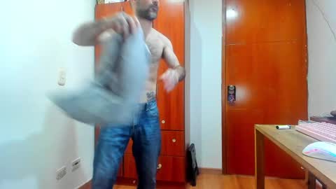 Agustin online show from December 14, 9:35 pm