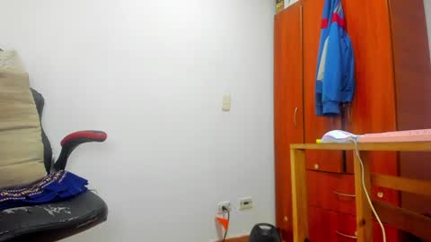 Agustin online show from December 28, 7:54 pm