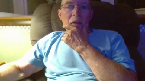 aguynrkfrd online show from July 16, 9:04 am