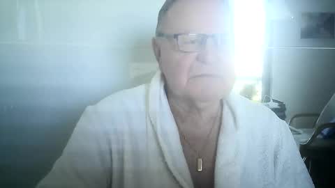 Snapshot of ahmole chatting on December 8, 10:52 am Ole online show from December 8, 10:52 am