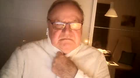 Snapshot of ahmole chatting on December 28, 8:15 pm Ole online show from December 28, 8:15 pm