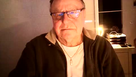 Snapshot of ahmole chatting on February 6, 10:24 pm Ole online show from February 6, 10:24 pm