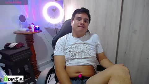 Snapshot of ahntony__69 chatting on May 5, 5:15 am ahntony 69 online show from May 5, 5:15 am