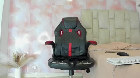 karoline  online show from March 6, 11:42 pm