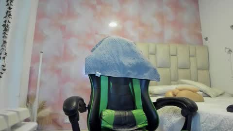 karoline  online show from November 23, 5:35 pm