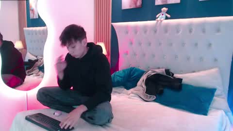 Aiden online show from June 2, 12:40 pm