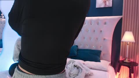 Snapshot of aiden_rivers_ chatting on June 4, 12:44 pm Aiden online show from June 4, 12:44 pm