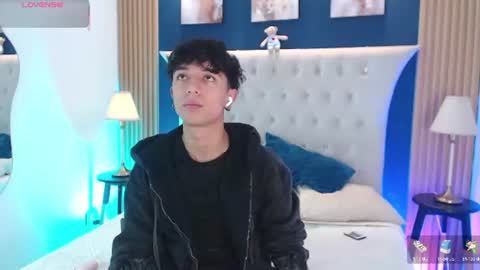 Snapshot of aiden_rivers_ chatting on June 17, 1:12 pm Aiden online show from June 17, 1:12 pm