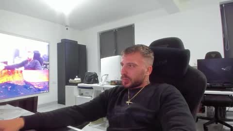Snapshot of aidenmatthew chatting on September 30, 5:18 pm Aiden online show from September 30, 5:18 pm