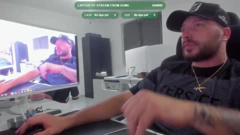 Snapshot of aidenmatthew chatting on October 8, 8:39 pm Aiden online show from October 8, 8:39 pm
