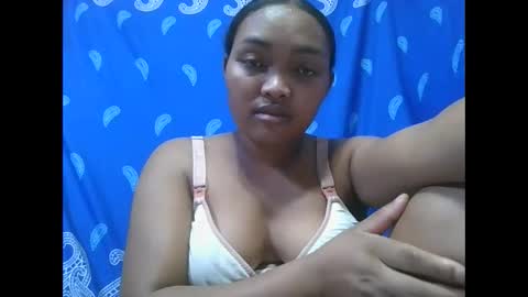 Snapshot of aimealdy chatting on December 21, 7:10 pm aimealdy online show from December 21, 7:10 pm