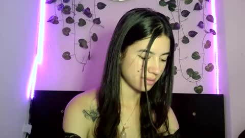 Snapshot of aine_ileana chatting on December 6, 5:00 pm J online show from December 6, 5:00 pm