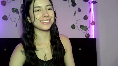 Snapshot of aine_ileana chatting on December 18, 5:00 pm J online show from December 18, 5:00 pm