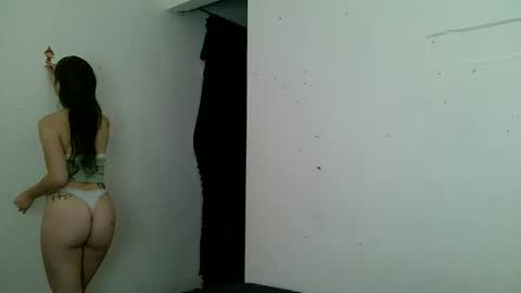 Snapshot of aine_ileana chatting on April 7, 6:52 pm J online show from April 7, 6:52 pm