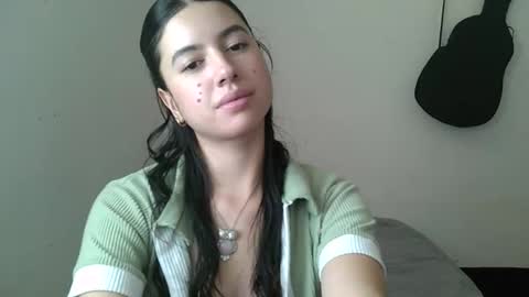 Snapshot of aine_ileana chatting on April 10, 6:12 pm J online show from April 10, 6:12 pm