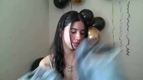 Snapshot of aine_ileana chatting on April 14, 7:20 pm J online show from April 14, 7:20 pm