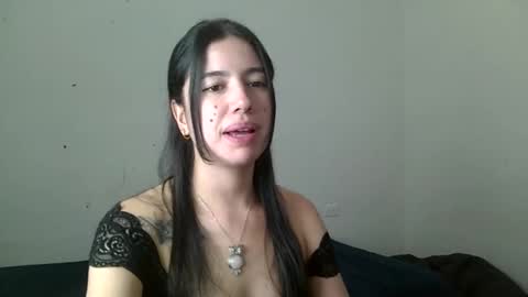 Snapshot of aine_ileana chatting on April 22, 6:53 pm J online show from April 22, 6:53 pm