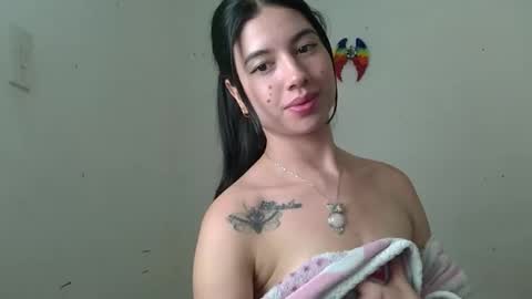 Snapshot of aine_ileana chatting on April 29, 11:33 pm J online show from April 29, 11:33 pm