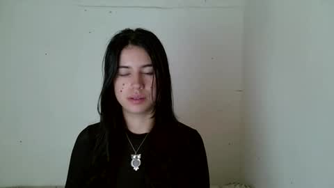 Snapshot of aine_ileana chatting on May 4, 6:59 pm J online show from May 4, 6:59 pm