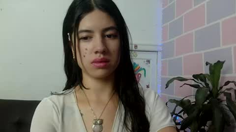 Snapshot of aine_ileana chatting on May 31, 4:14 pm J online show from May 31, 4:14 pm