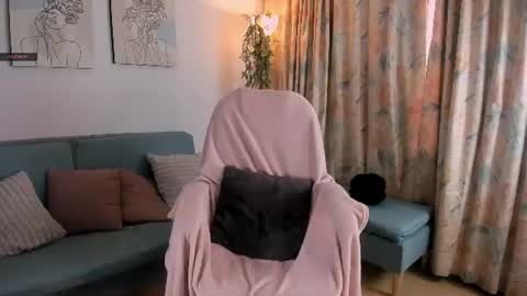 Aisha online show from July 10, 2:08 pm