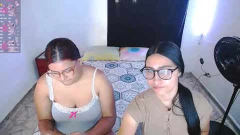 aisha_stacey0410 online show from December 20, 4:36 pm