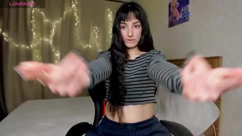 Aisha online show from March 3, 9:10 pm